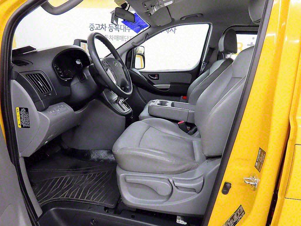 HYUNDAI Starex - Vista 5