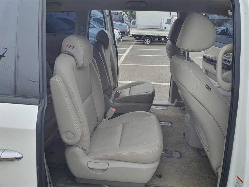 KIA Carnival - Vista 9