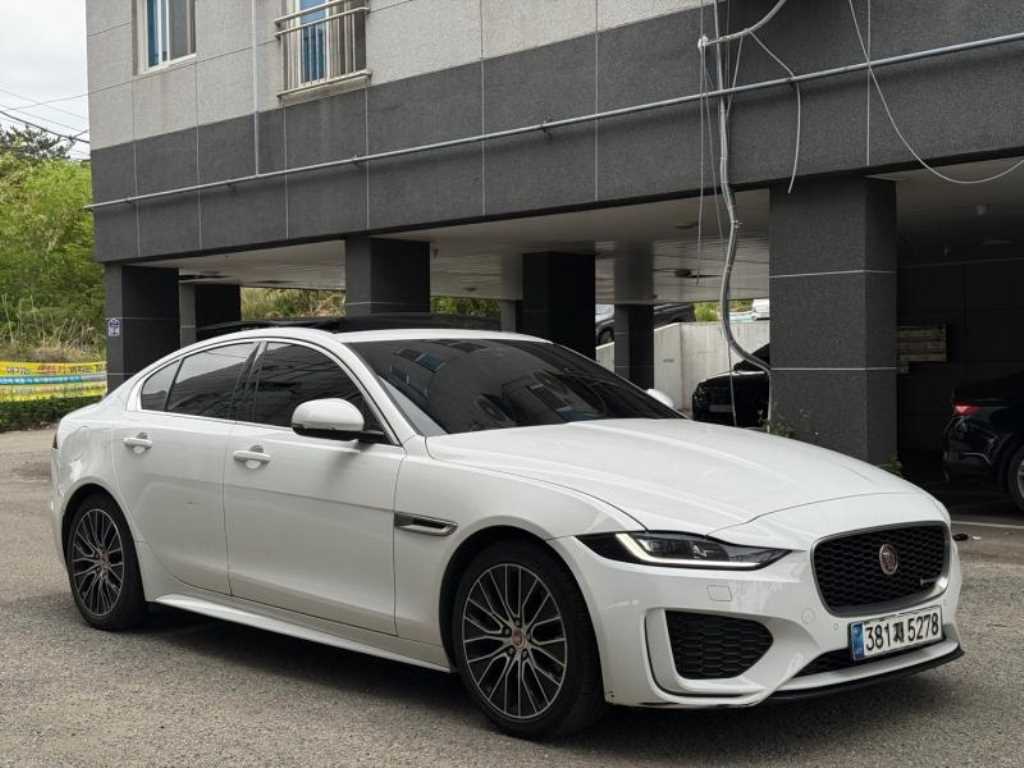 Jaguar XE