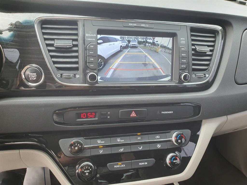 KIA Carnival - Vista 12