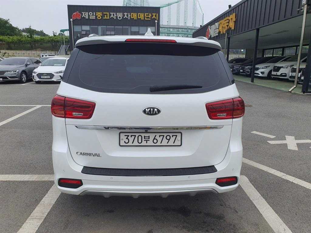KIA Carnival - Vista 4