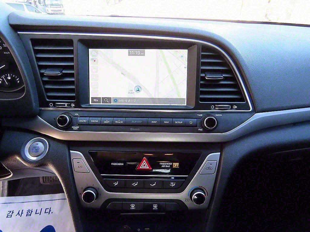 HYUNDAI Avante 2018 Blanco - Importación desde Corea - HF Imports Iquique - Foto 13