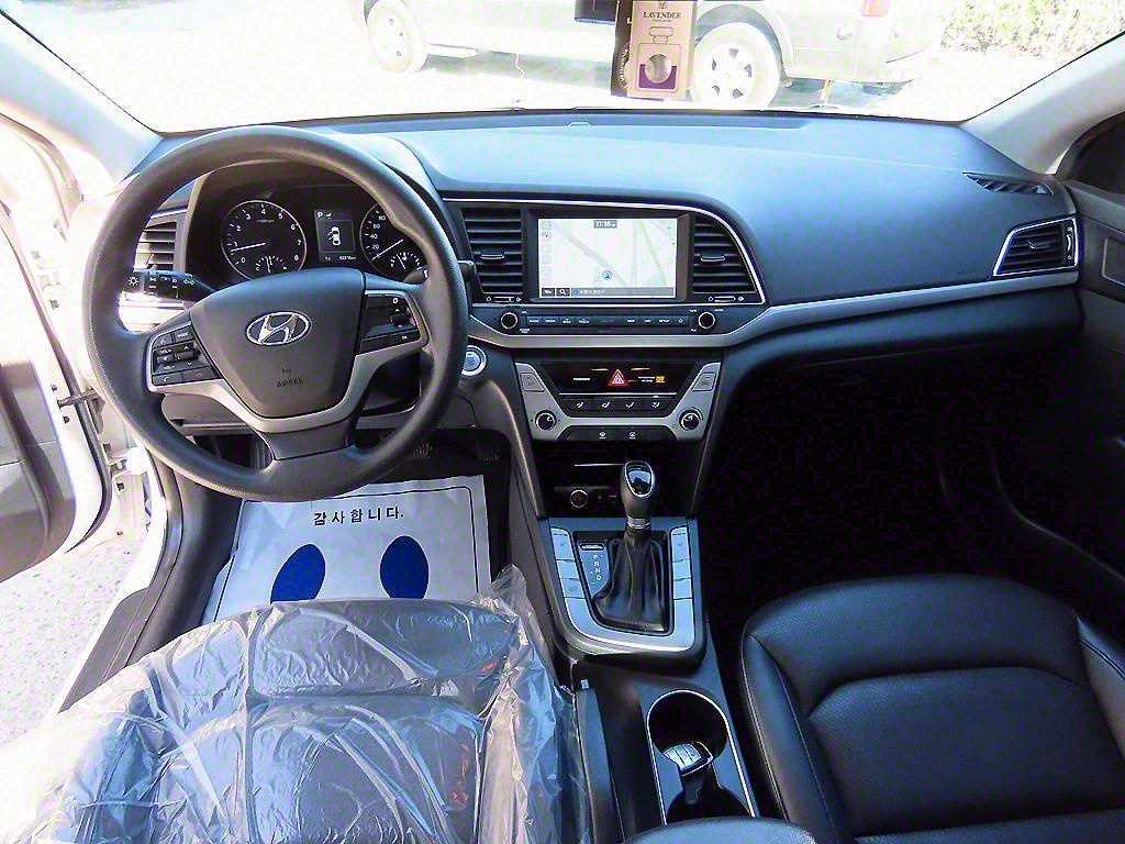 HYUNDAI Avante - Vista 7