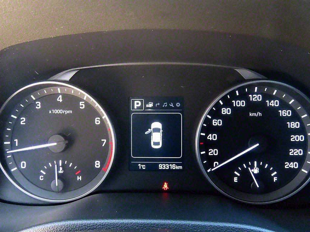 HYUNDAI Avante - Vista 9