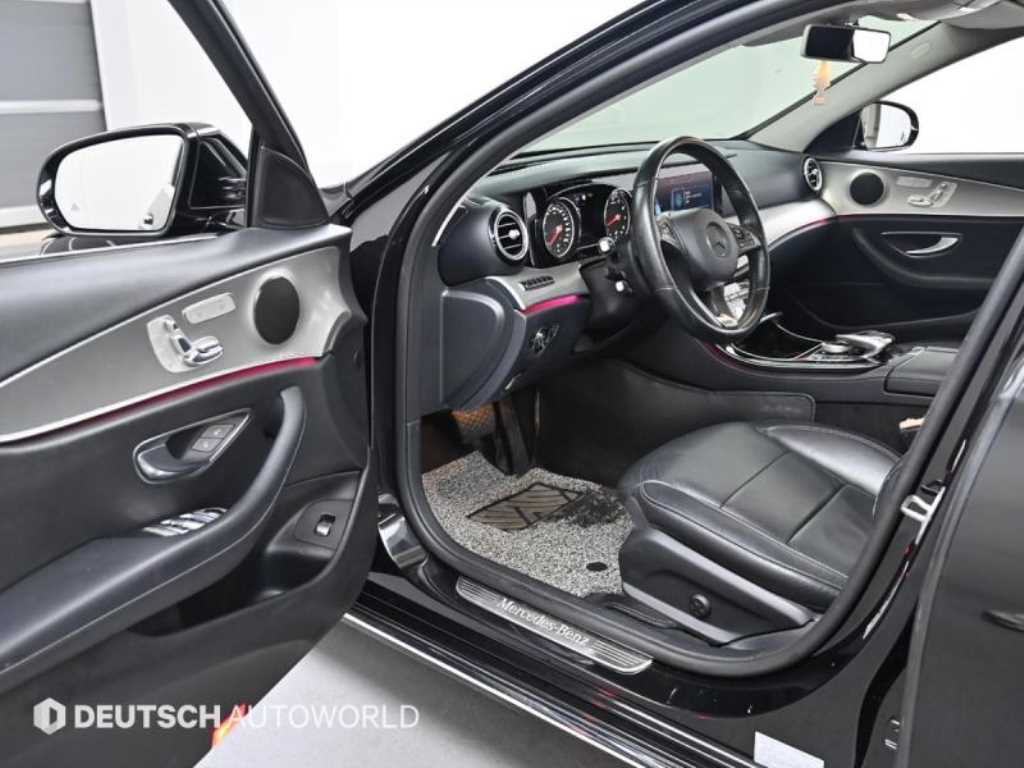 Mercedes Benz E class - Vista 8