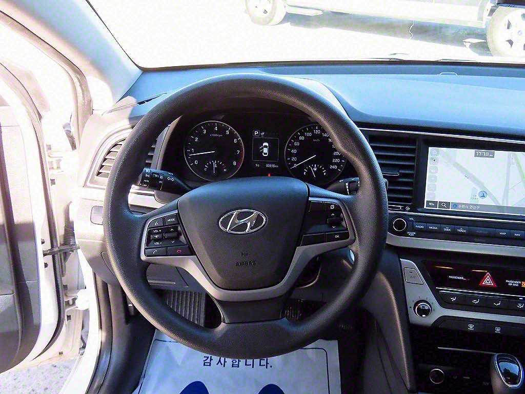 HYUNDAI Avante - Vista 8