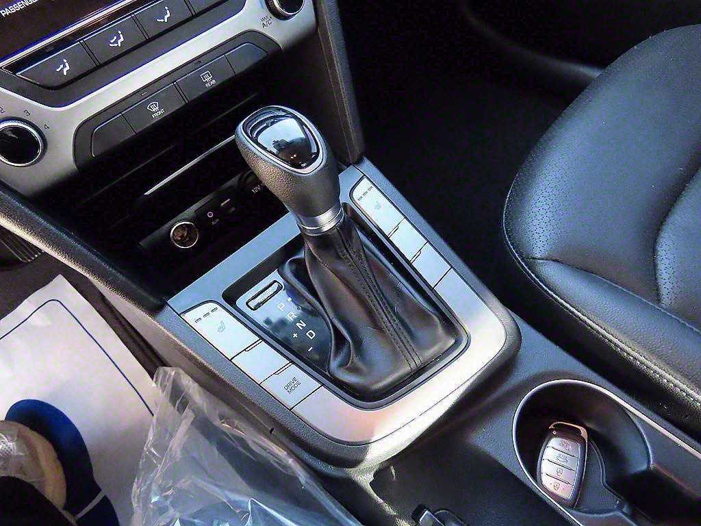 HYUNDAI Avante - Vista 10