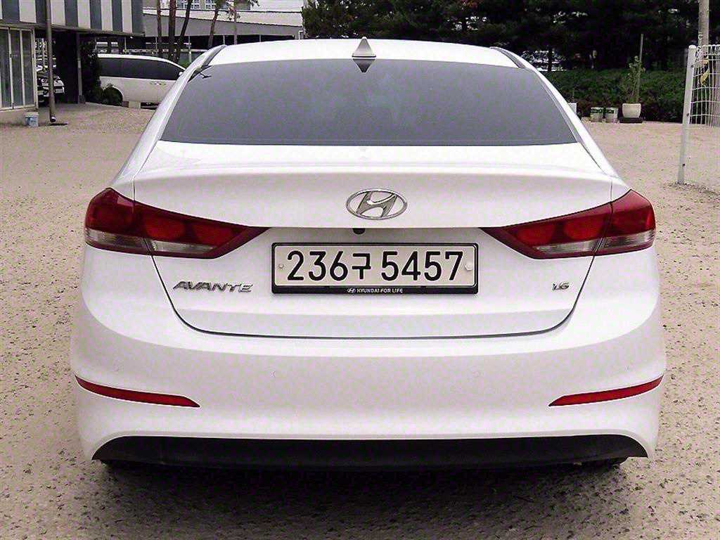 HYUNDAI Avante - Vista 4