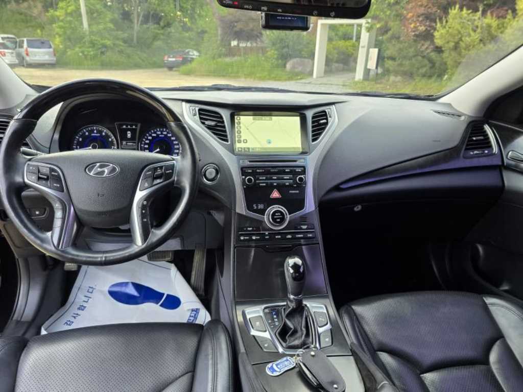 HYUNDAI Grandeur - Vista 11