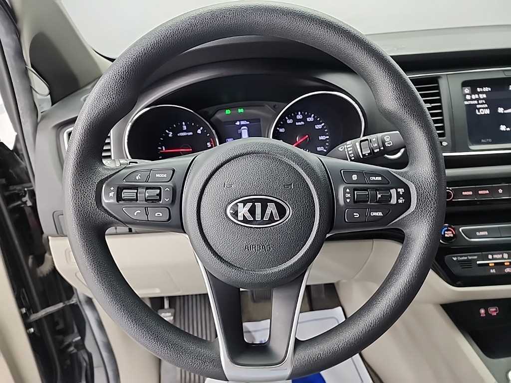 KIA Carnival - Vista 9