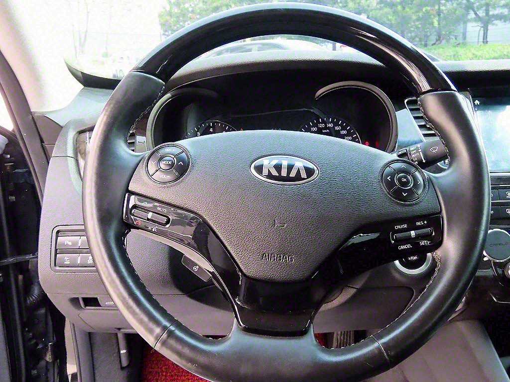 KIA K9 - Vista 8