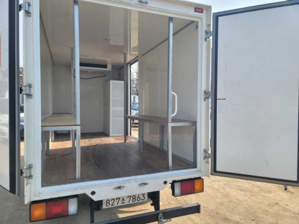 medium and large cargo truck - Vista 7