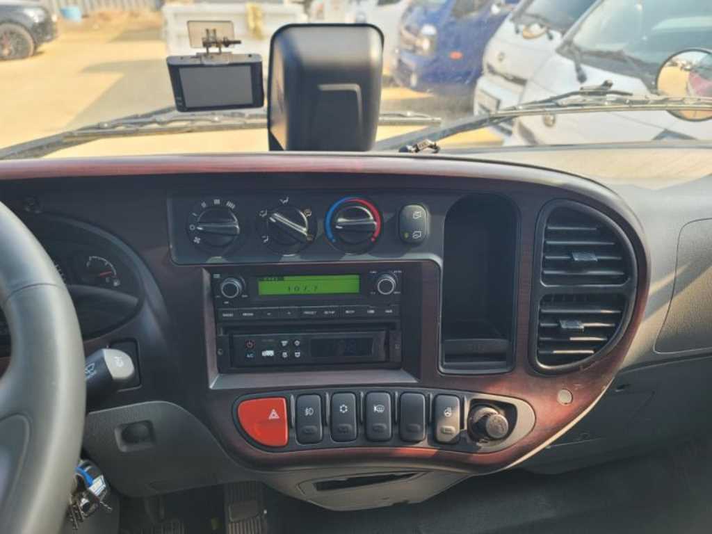 medium and large cargo truck - Vista 11