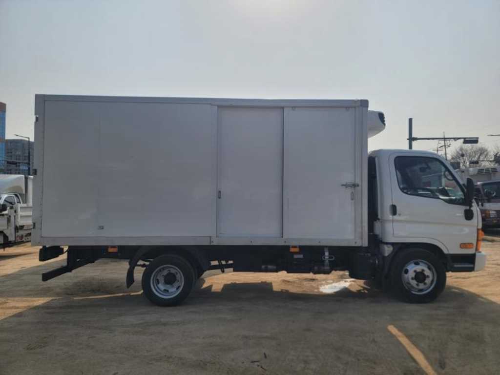 medium and large cargo truck - Vista 4