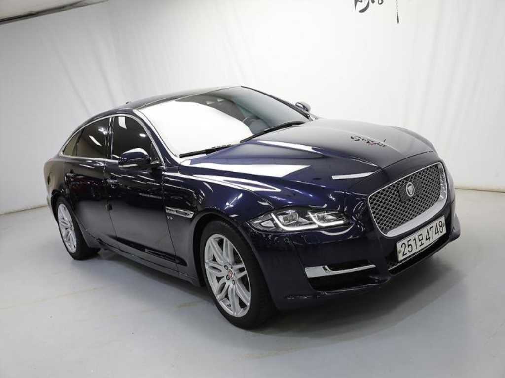 Jaguar XJ