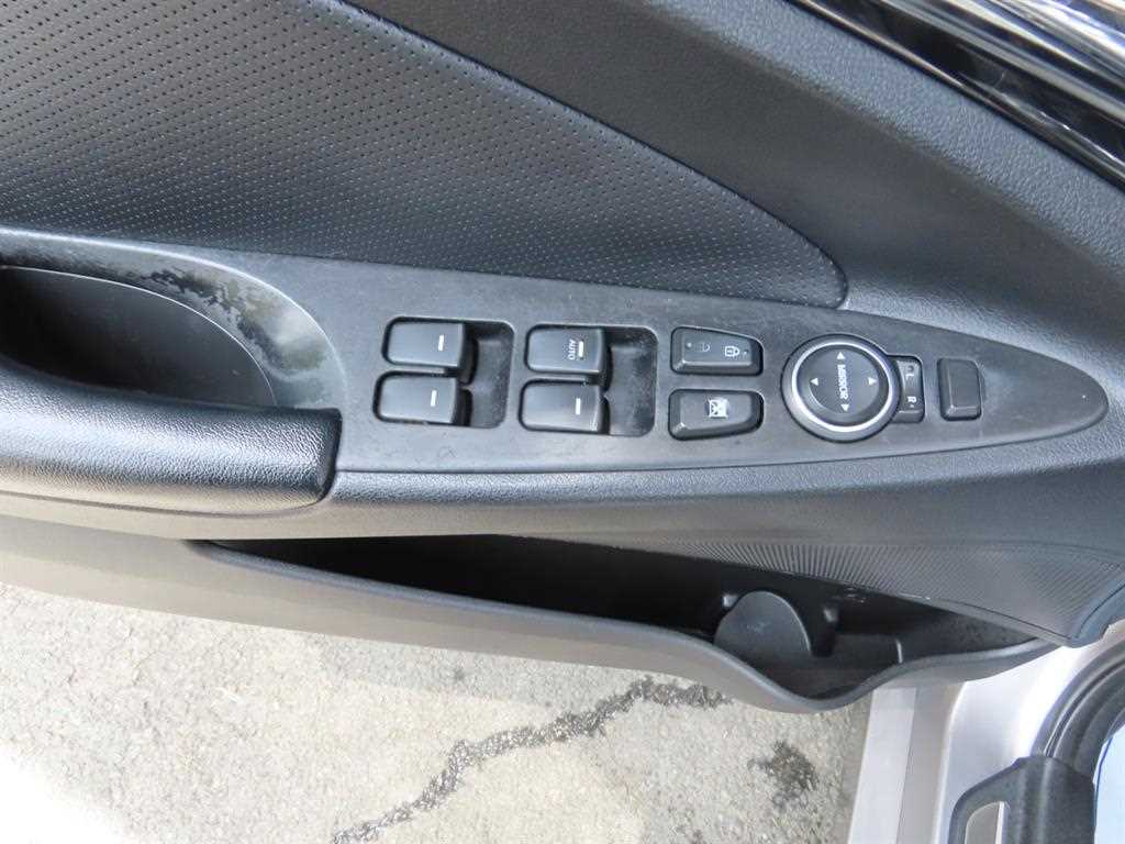 HYUNDAI Sonata - Vista 6