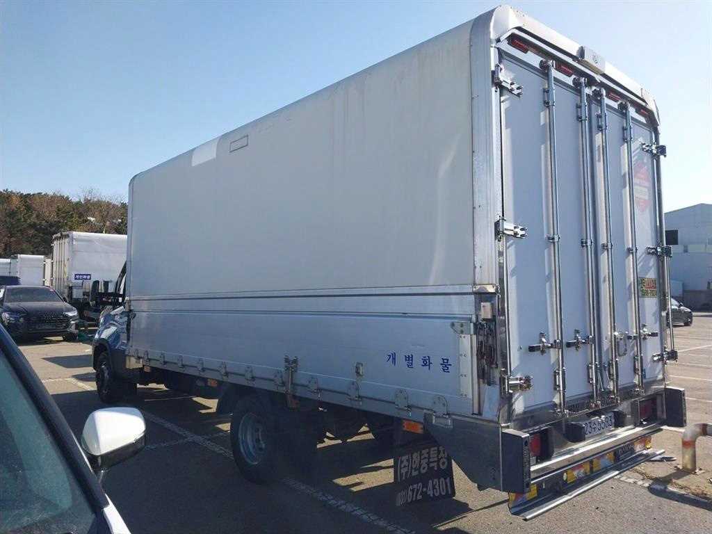 medium and large cargo truck - Vista 5