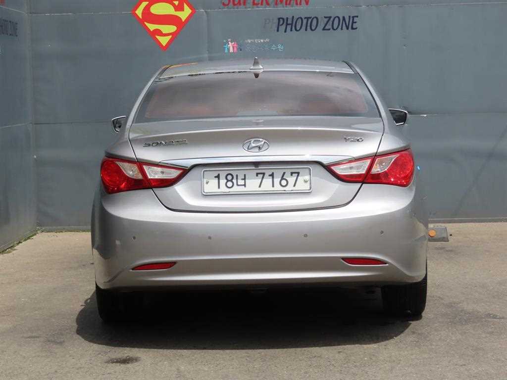 HYUNDAI Sonata - Vista 4