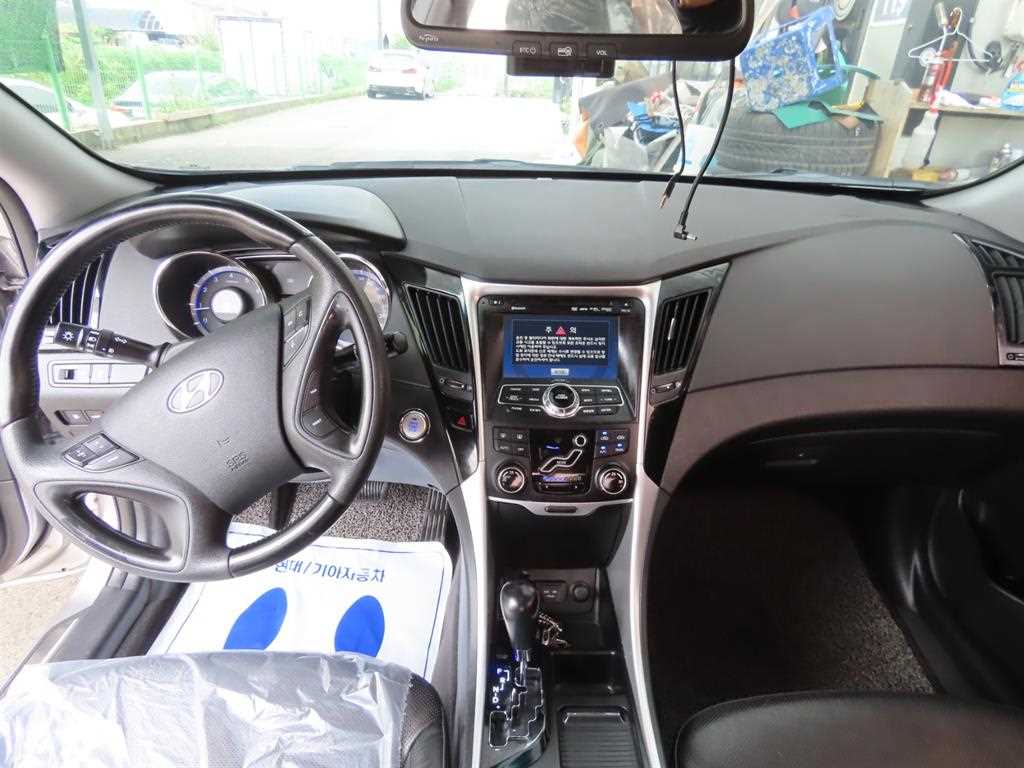 HYUNDAI Sonata - Vista 11