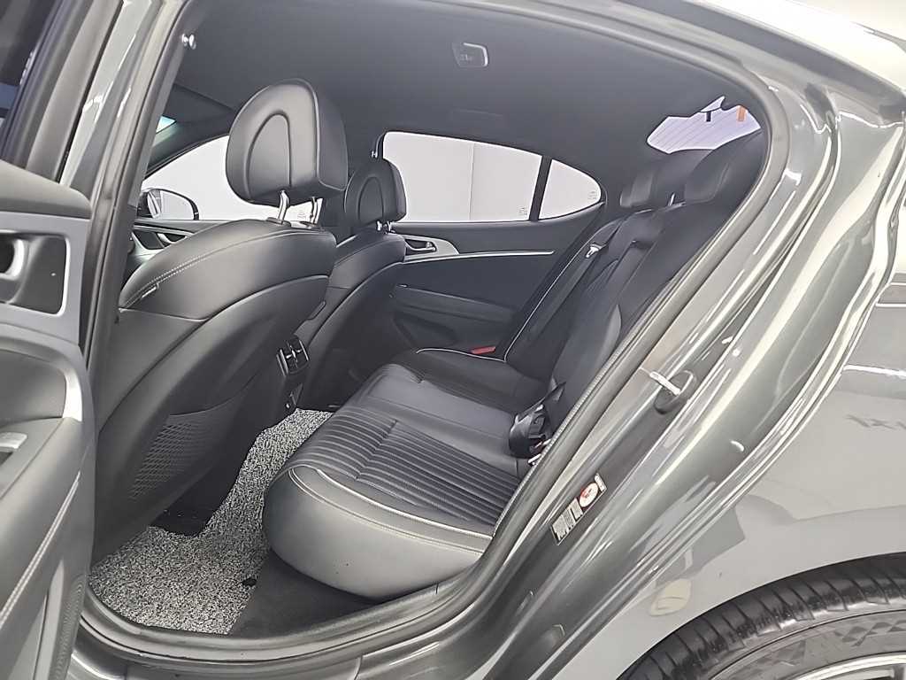 Genesis G70 - Vista 12