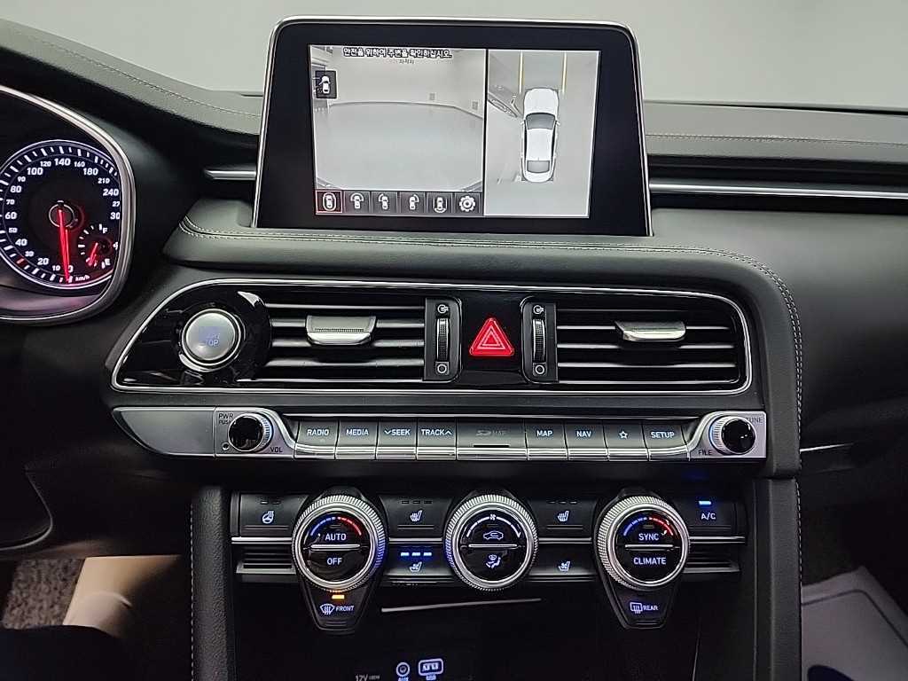 Genesis G70 - Vista 10