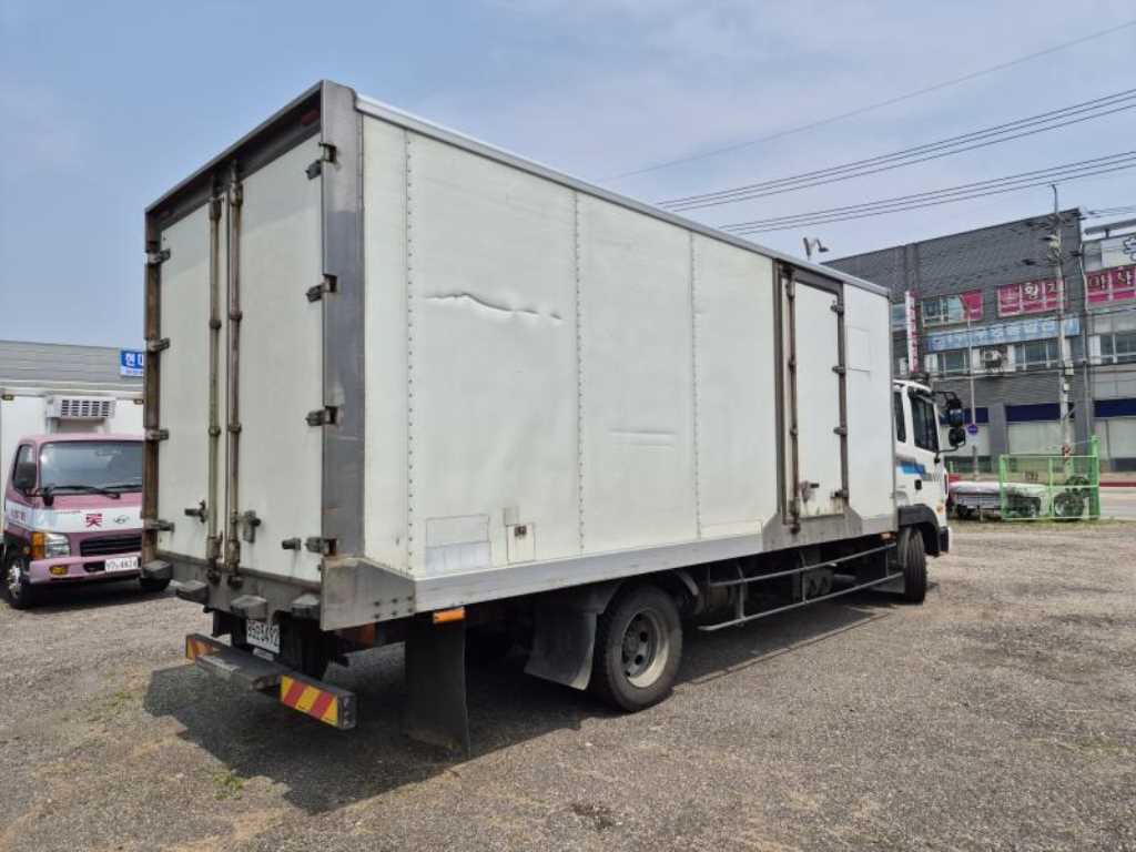 medium and large cargo truck - Vista 4