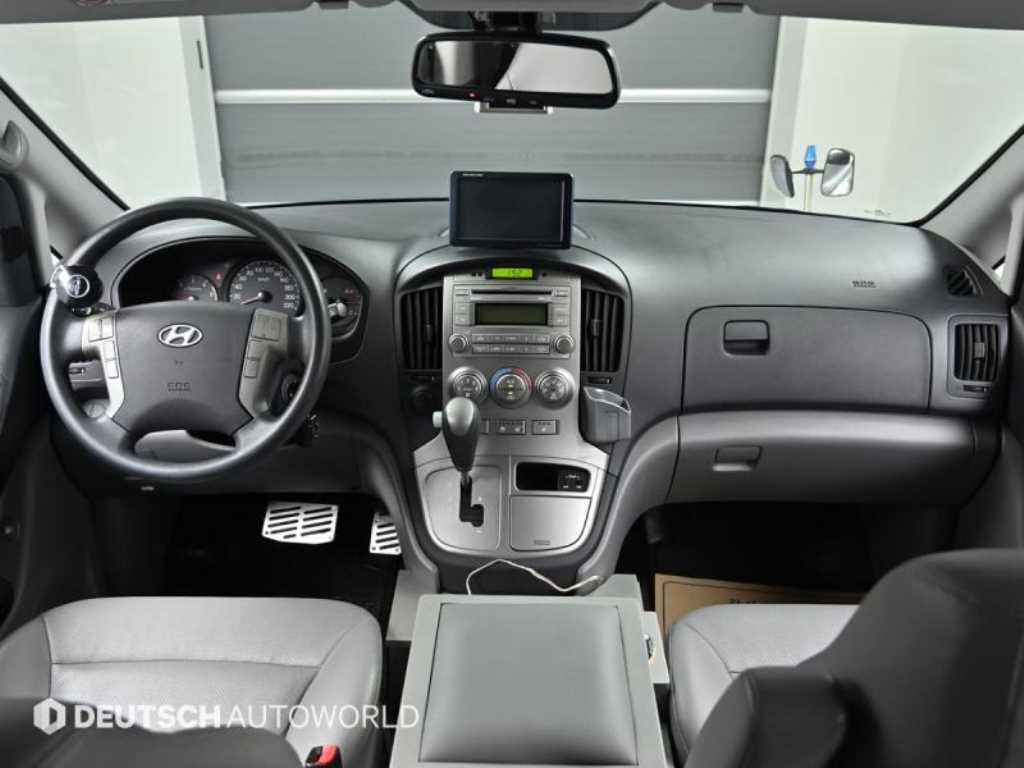 HYUNDAI Starex - Vista 7