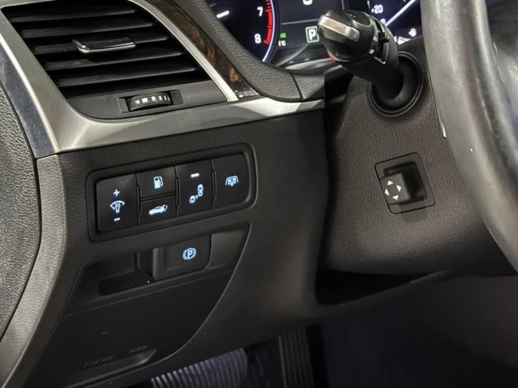 HYUNDAI Genesis - Vista 11