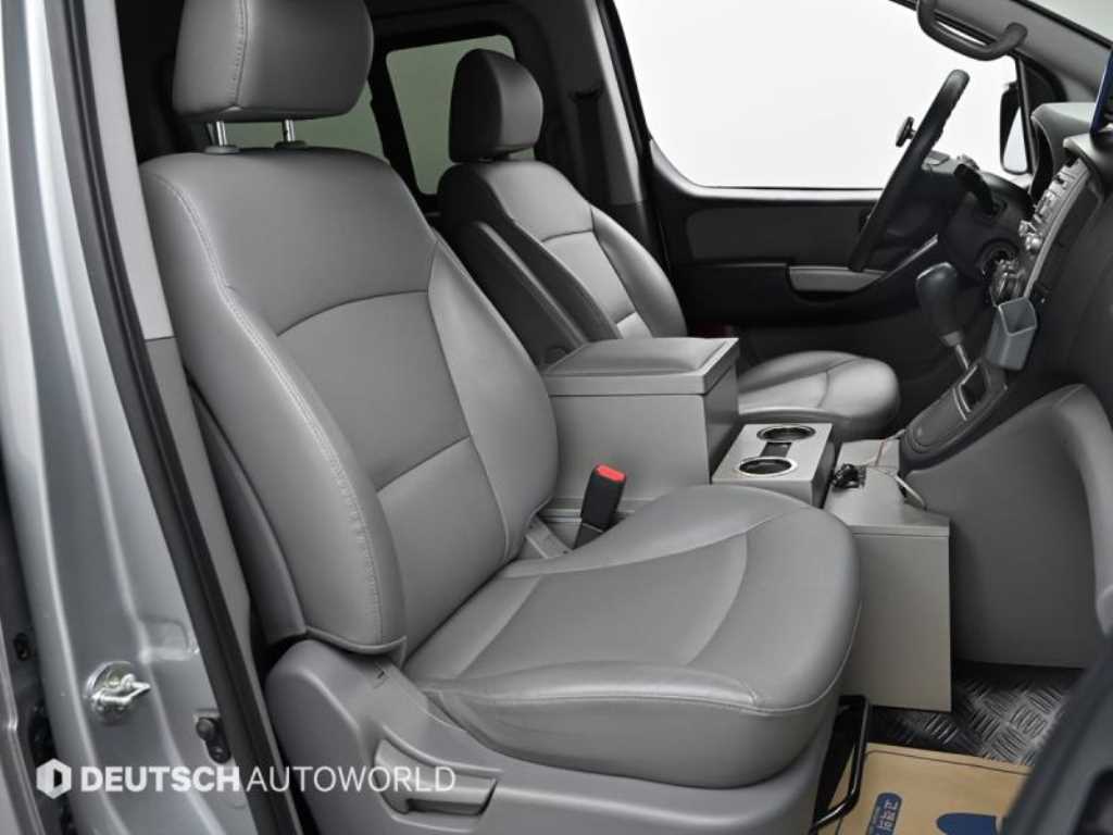 HYUNDAI Starex - Vista 10