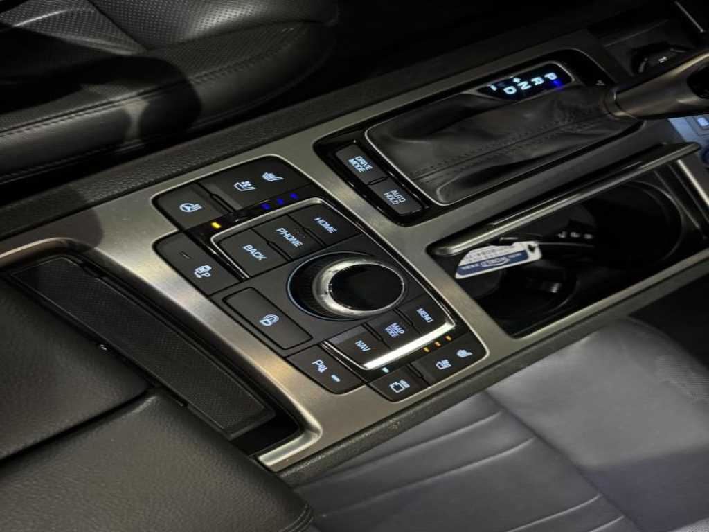 HYUNDAI Genesis - Vista 12