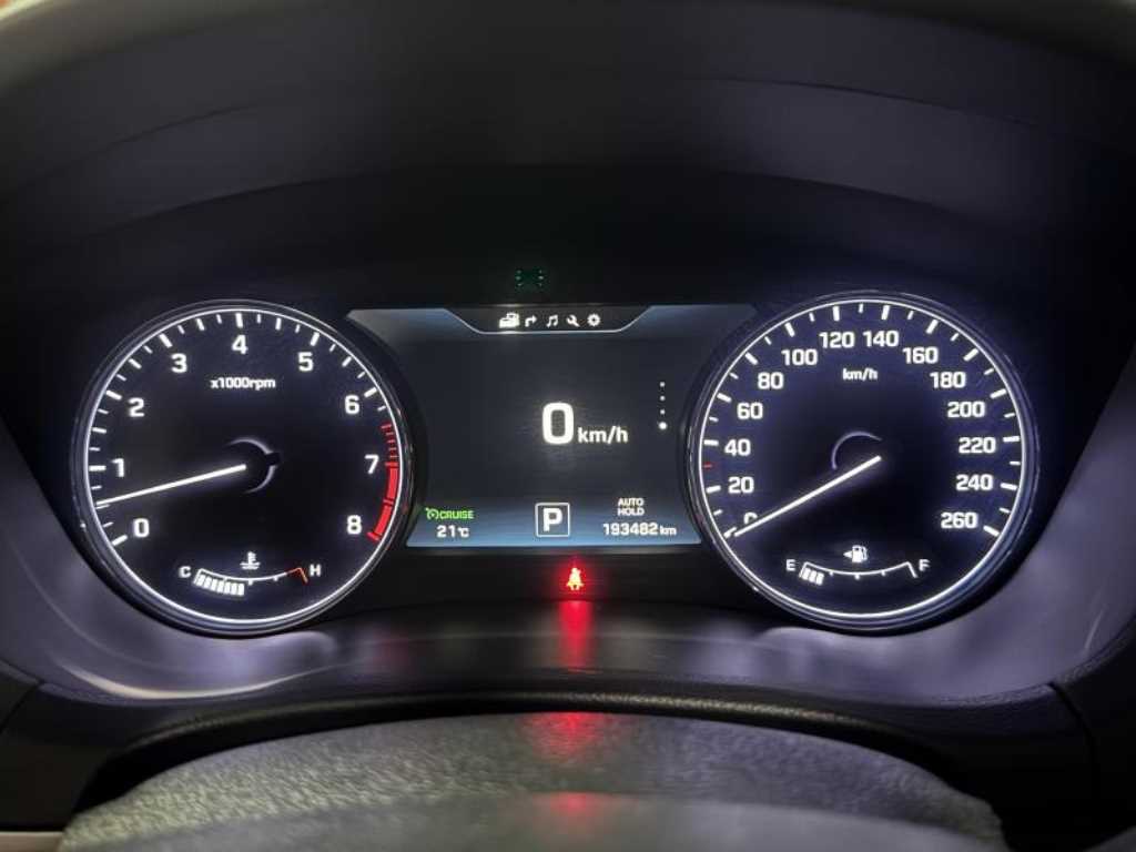 HYUNDAI Genesis - Vista 6