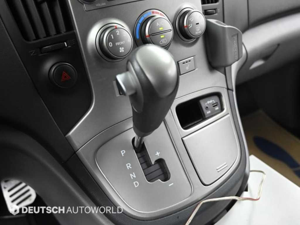 HYUNDAI Starex - Vista 9