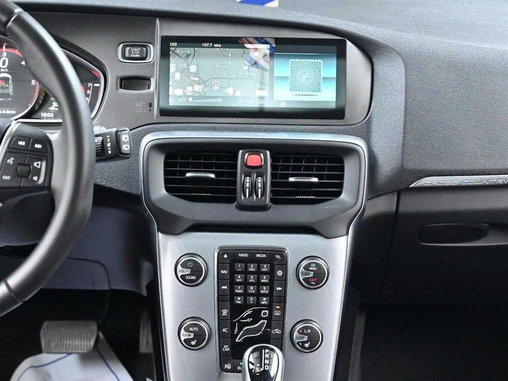 Volvo V40 2018 Gris - Importación desde Corea - HF Imports Iquique - Foto 14