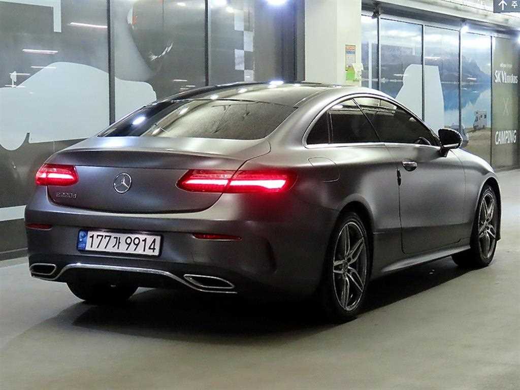 Mercedes Benz E class - Vista 4