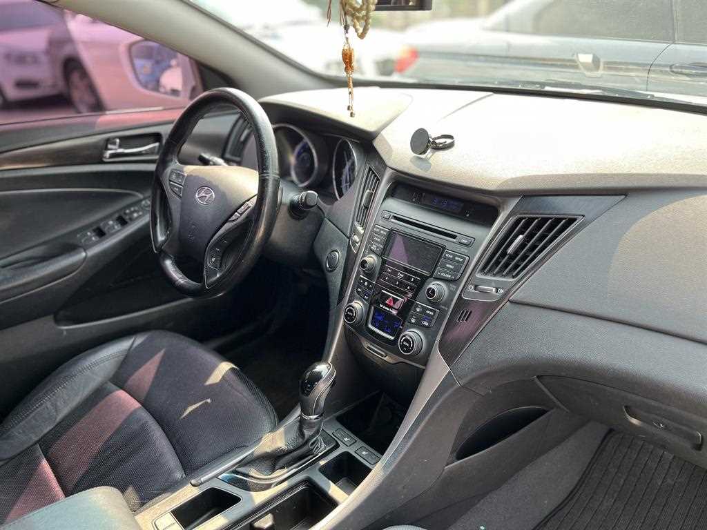 HYUNDAI Sonata - Vista 10