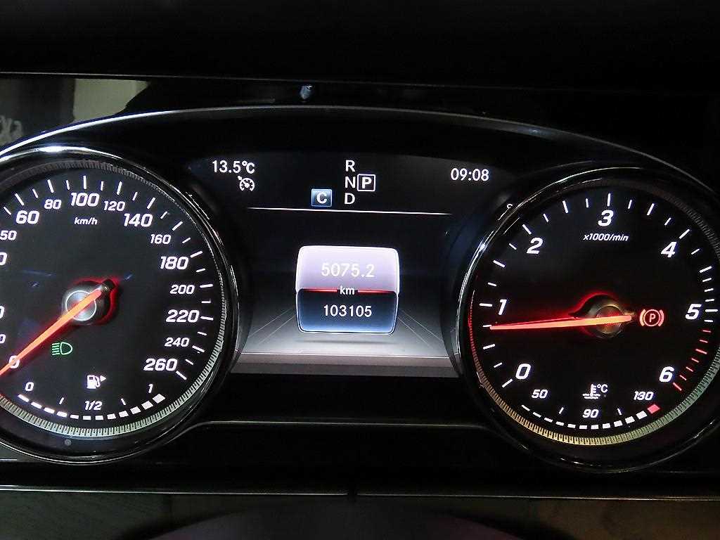 Mercedes Benz E class - Vista 9