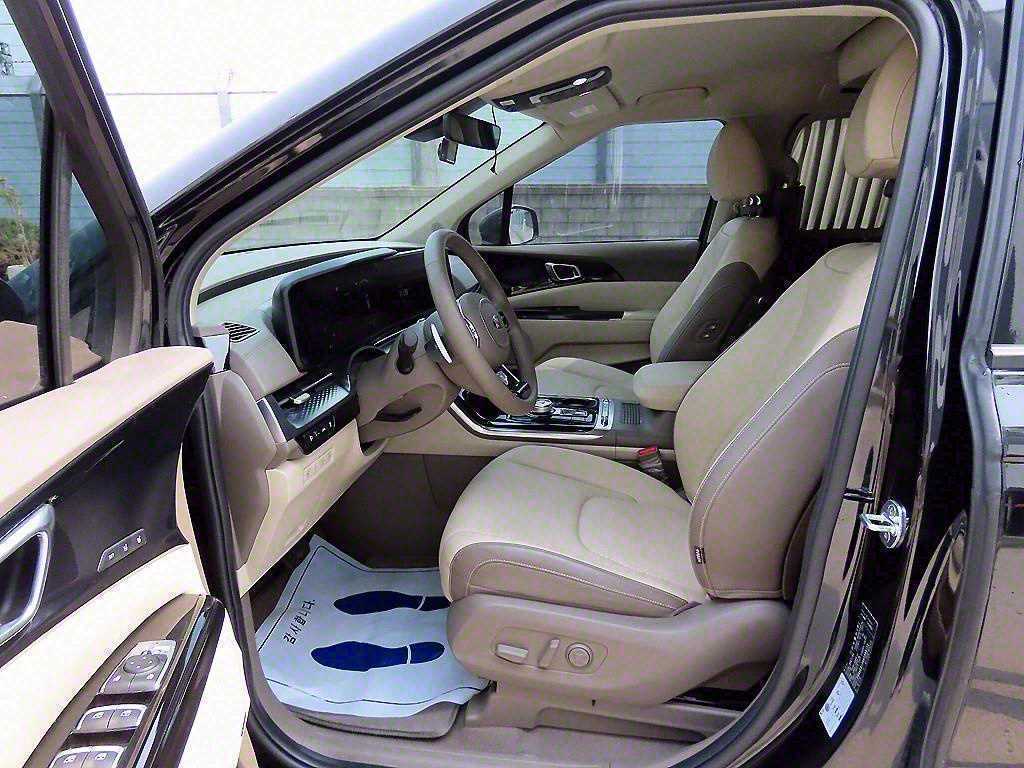 KIA Carnival - Vista 5