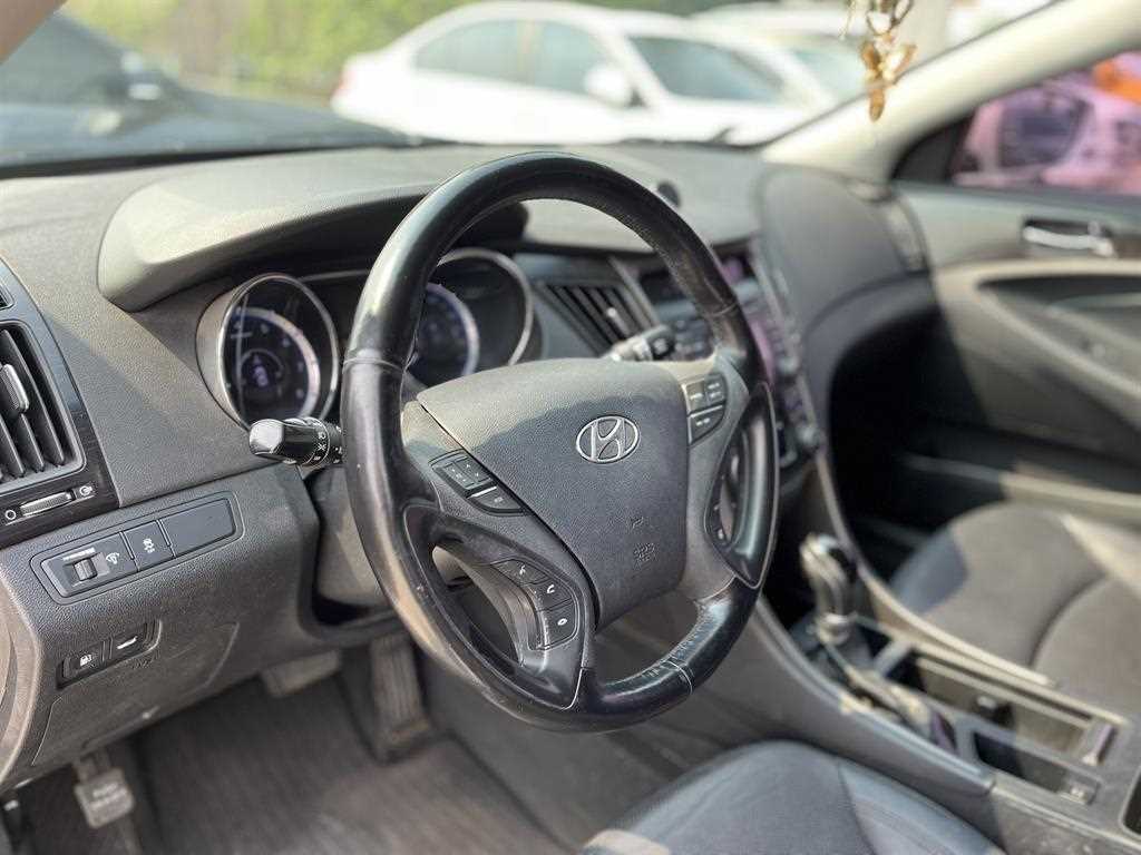 HYUNDAI Sonata - Vista 11