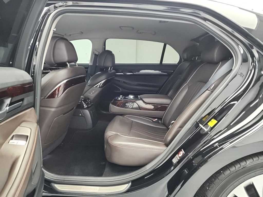 Genesis EQ900 - Vista 12