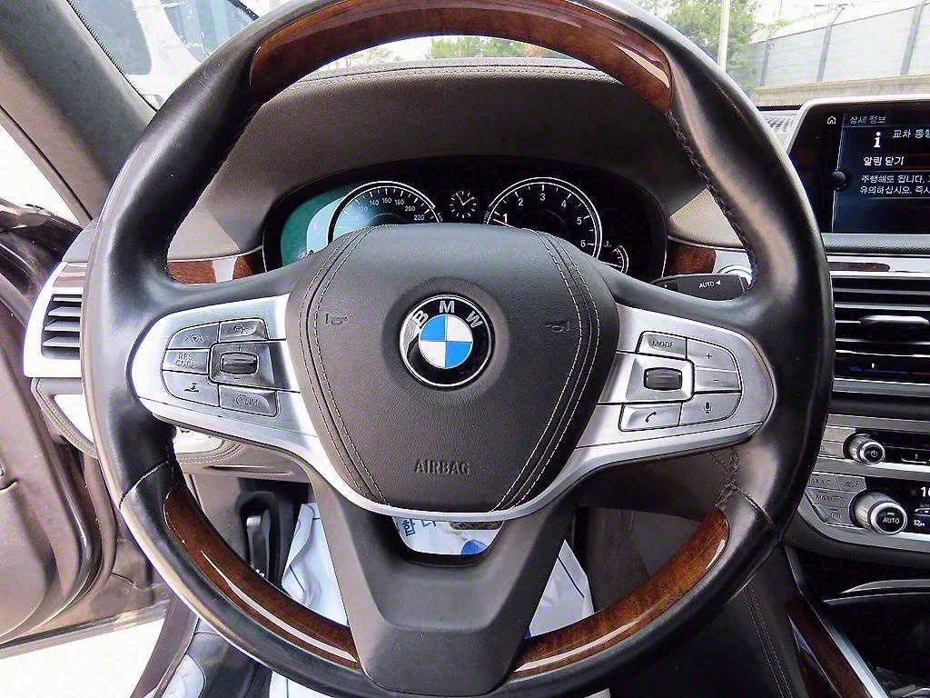 BMW 7 Series - Vista 9