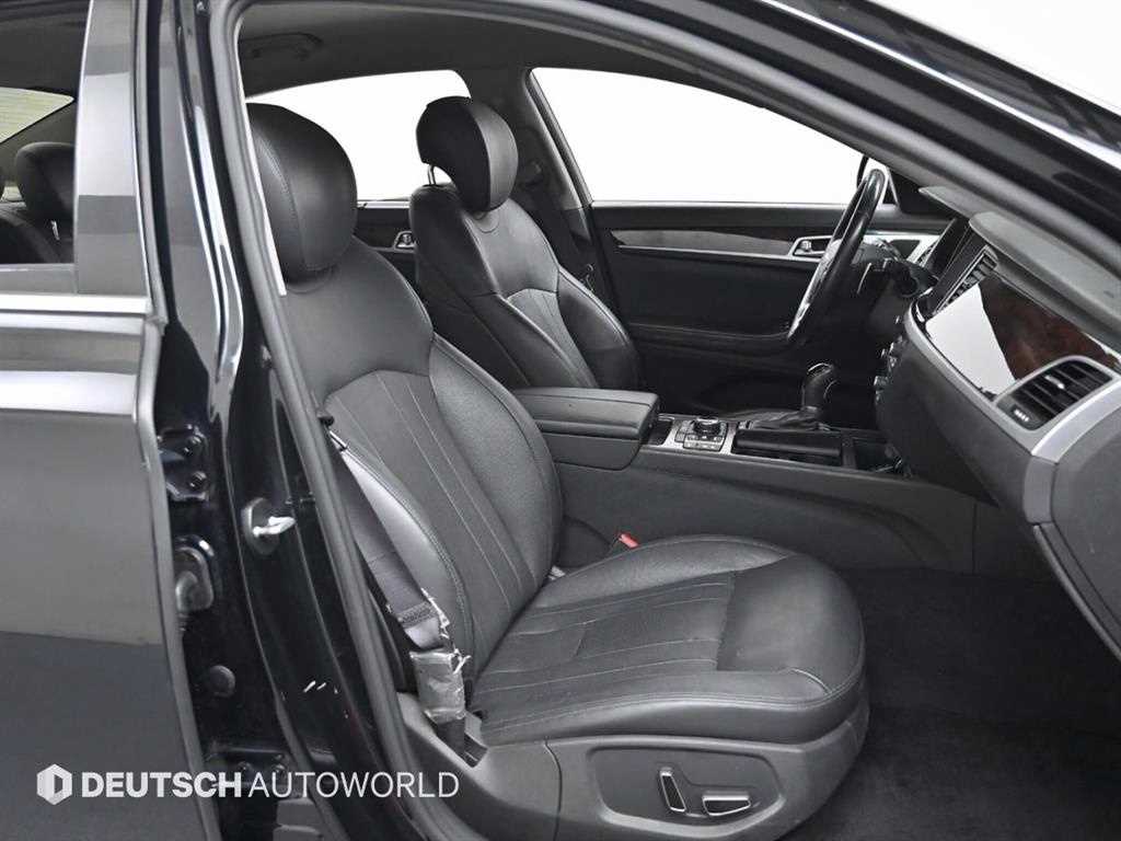 HYUNDAI Genesis - Vista 10