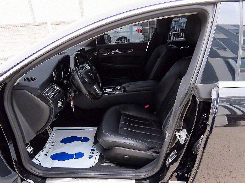 Mercedes Benz CLS Class - Vista 5