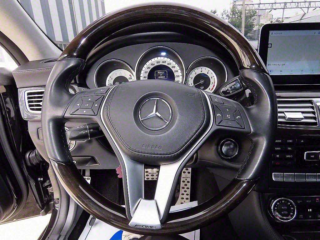 Mercedes Benz CLS Class - Vista 8