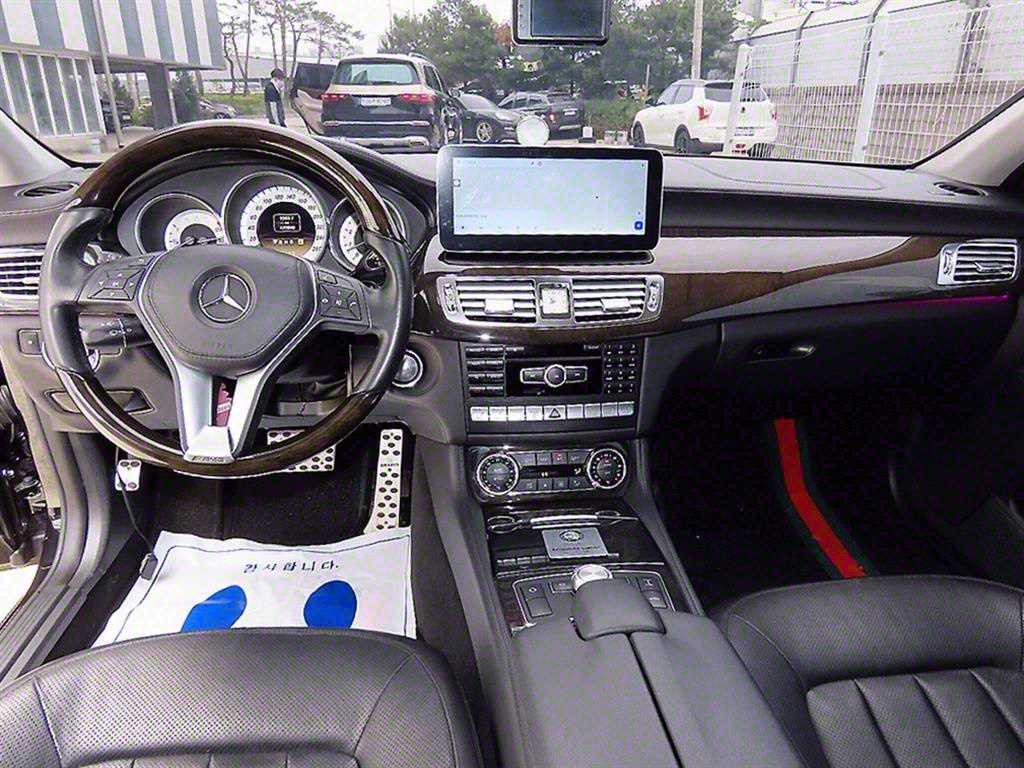 Mercedes Benz CLS Class - Vista 7