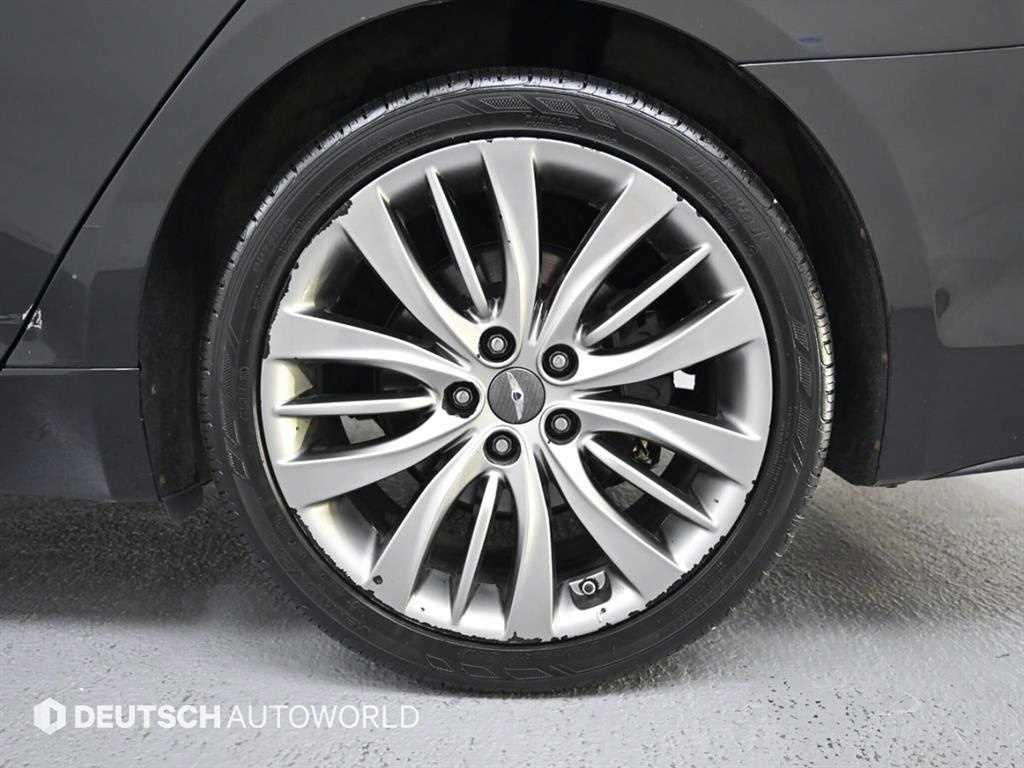 HYUNDAI Genesis - Vista 5