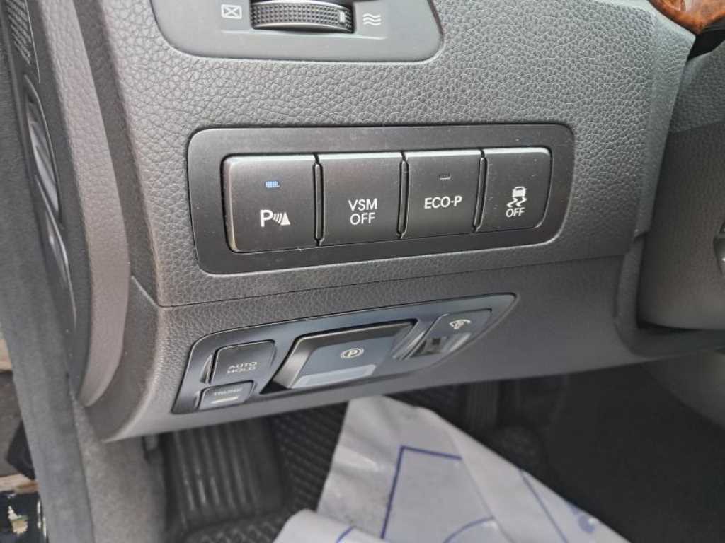 HYUNDAI Equus - Vista 12