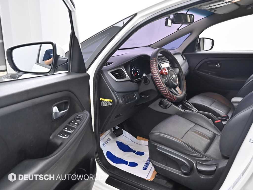 KIA Carens - Vista 9