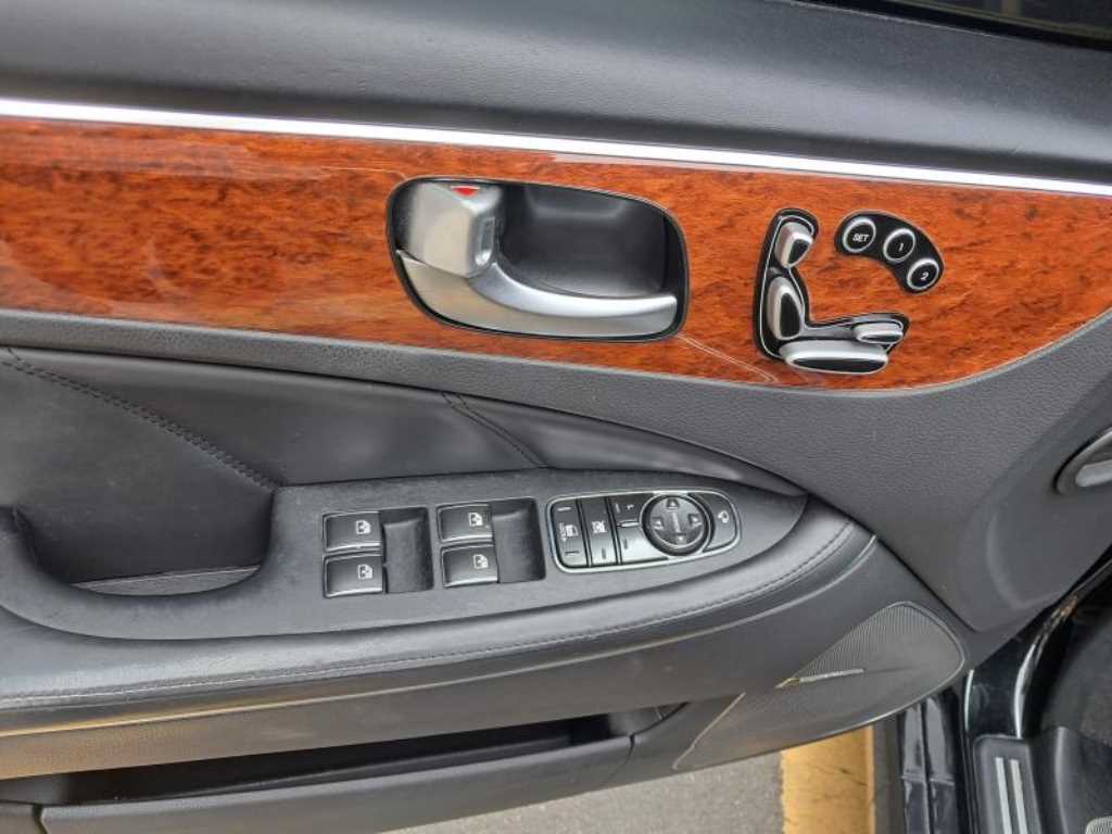 HYUNDAI Equus - Vista 8