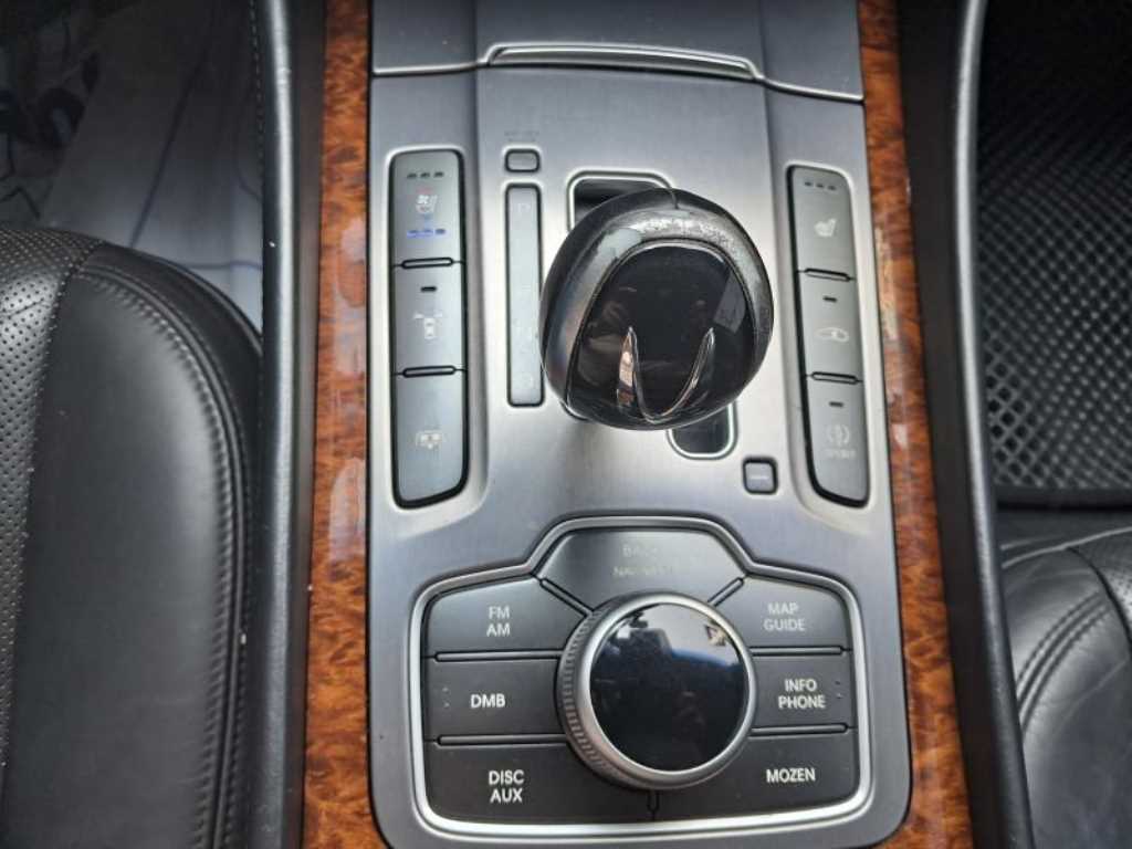 HYUNDAI Equus - Vista 10