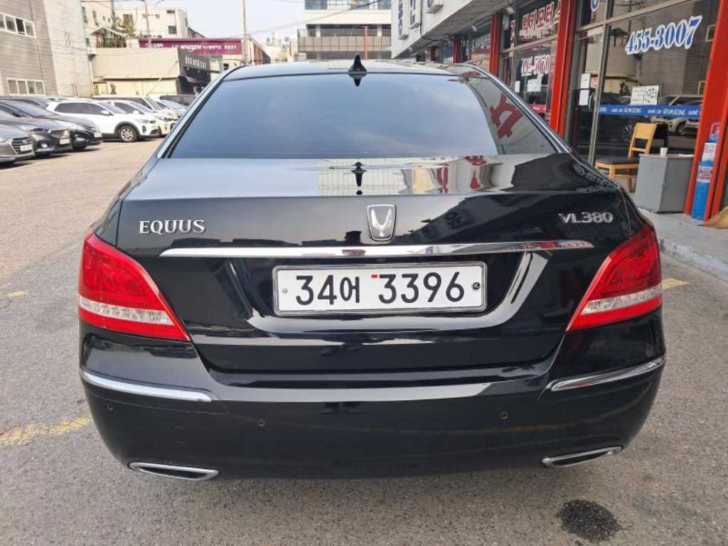 HYUNDAI Equus - Vista 5